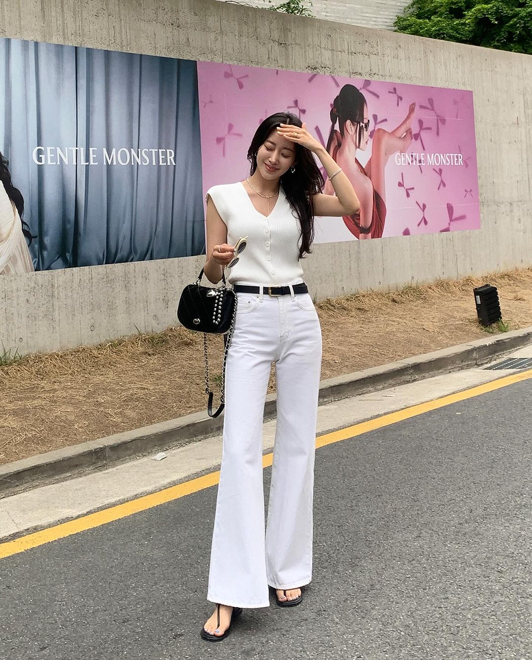 Tủ đồ hè của chị em ít nhất phải có 1 kiểu áo amp;#34;ngôi saoamp;#34; này, phối từ chân váy đến quần short đều hợp - 9