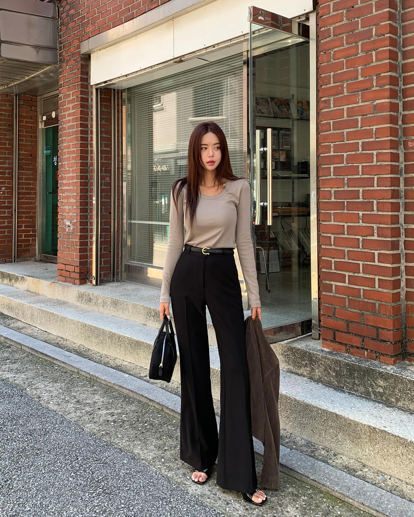 Quần đen phối cùng 4 kiểu áo đích thị là amp;#34;sách mẫuamp;#34; mặc đẹp, chị em học theo mà không cần nghĩ nhiều - 9