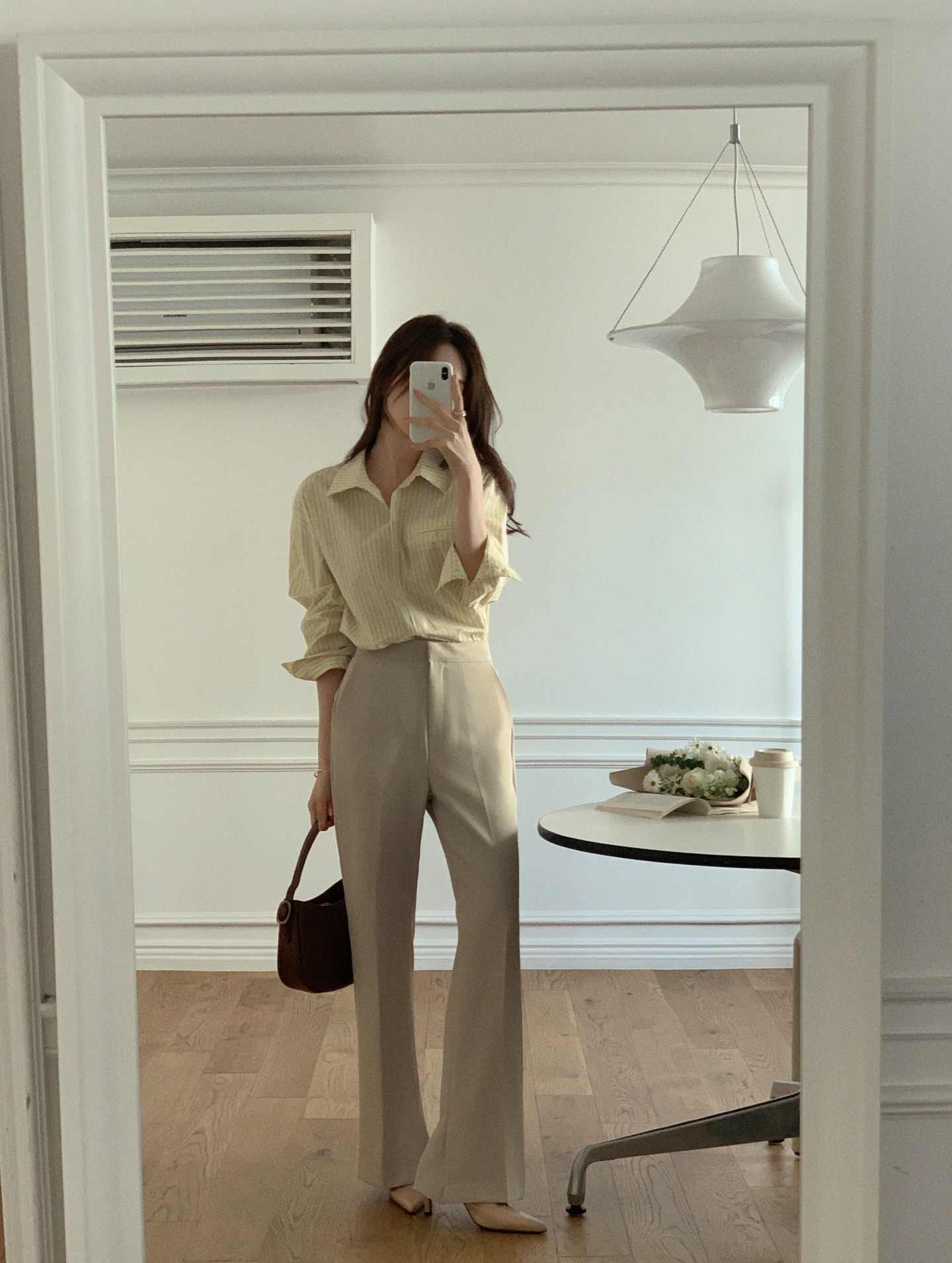 Không cần mua nhiều, 5 món đồ này đủ để chị em công sở tha hồ mặc đẹp cả năm mà chẳng lo nhàm chán - 9