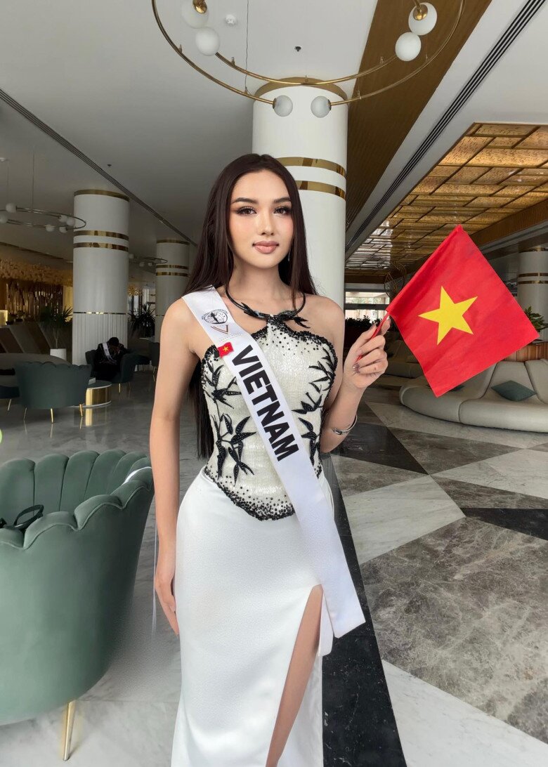 Á hậu Thu Ngân dừng chân ở top 23 cùng giải thưởng Best National Costume tại Miss Intercontinental.