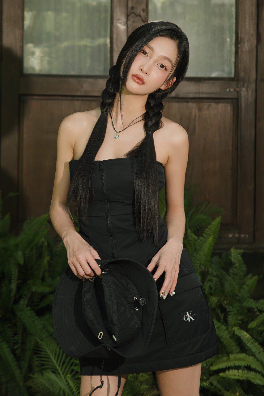 Nữ ca sĩ sở hữu nhan sắc đẹp như AI, chăm mặc ngắn cũn khoe eo 57cm amp;#34;vạn người mêamp;#34; - 10