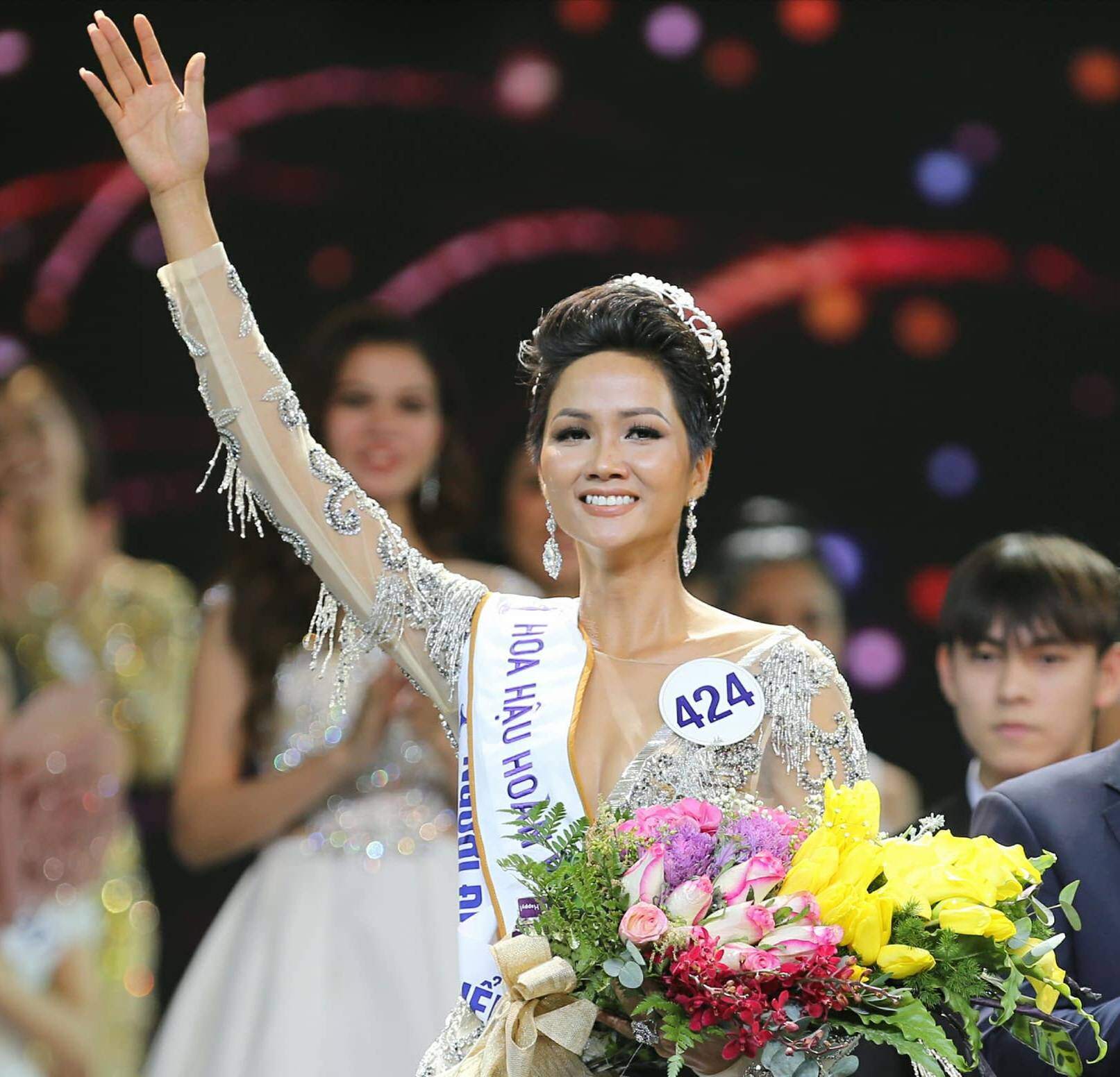 Hamp;#39;Hen Niê sau 8 năm đăng quang Hoa hậu Hoàn vũ Việt Nam - 1