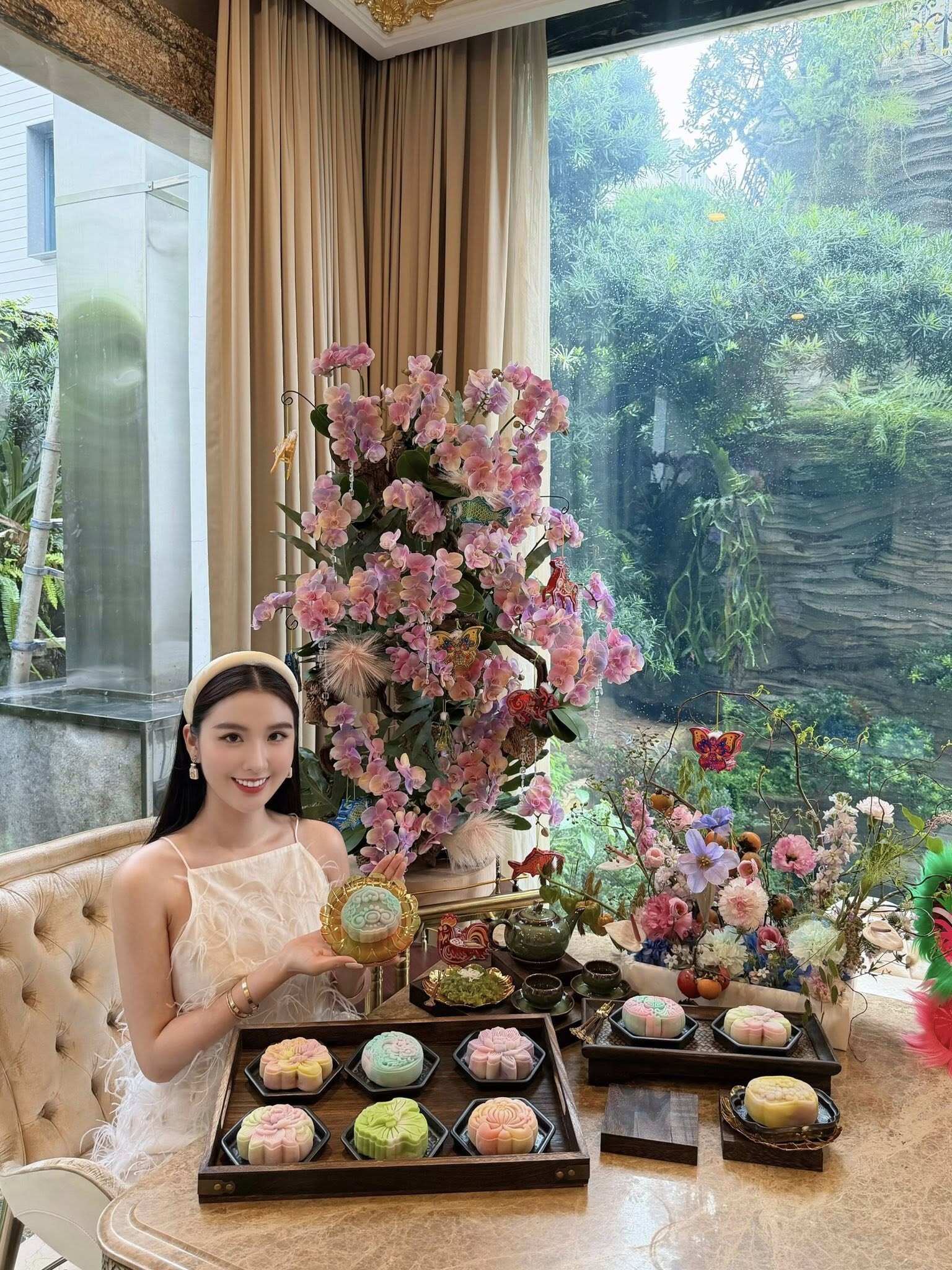 2 mỹ nhân tên Loan hot nhất hiện nay: Người sang chảnh chuẩn amp;#34;phú bàamp;#34;, người suýt bị gia đình từ mặt vì amp;#34;dao kéoamp;#34; - 3