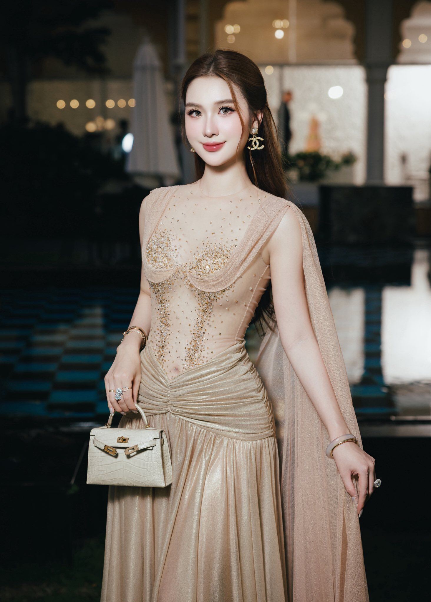 2 mỹ nhân tên Loan hot nhất hiện nay: Người sang chảnh chuẩn amp;#34;phú bàamp;#34;, người suýt bị gia đình từ mặt vì amp;#34;dao kéoamp;#34; - 9