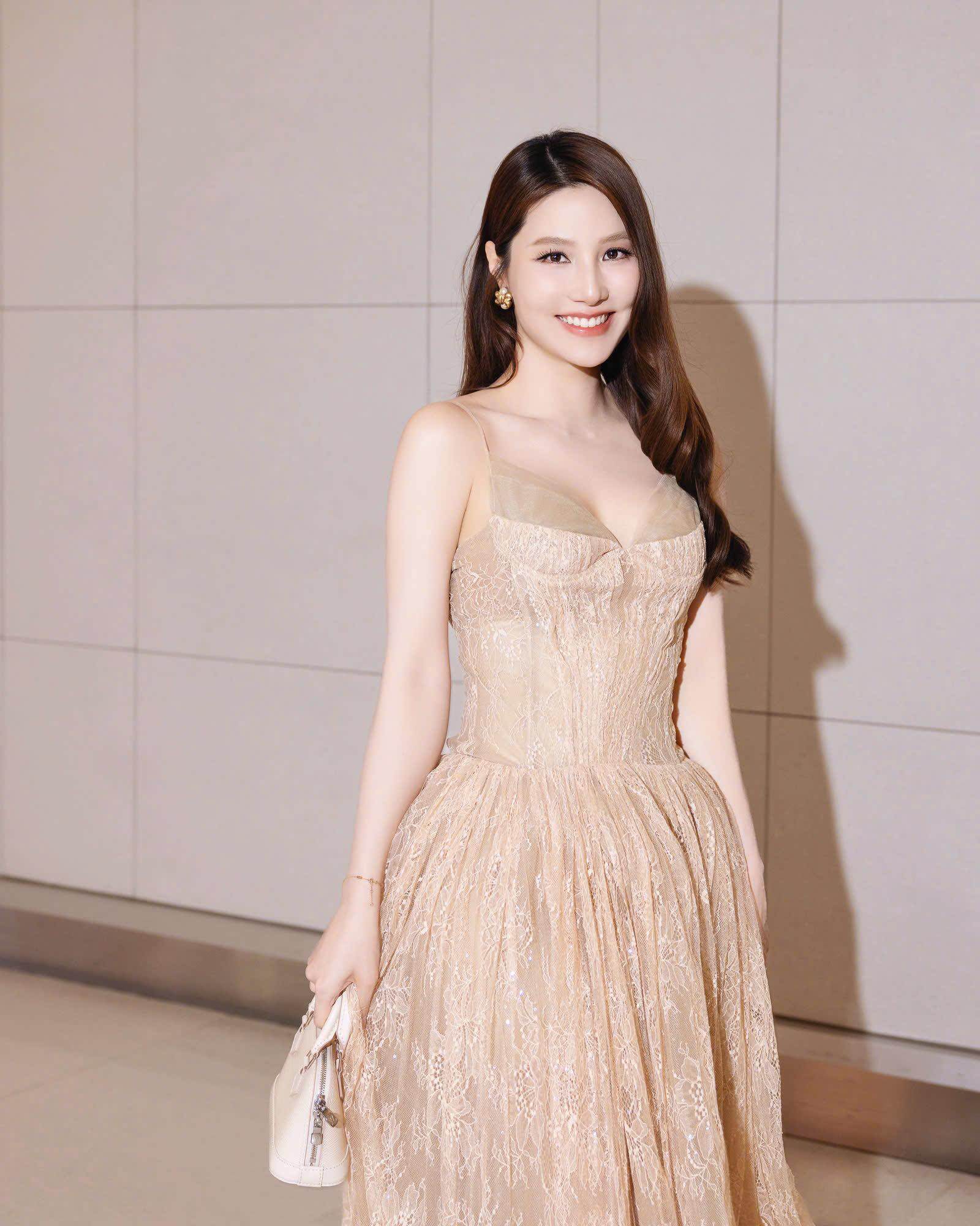 Hot girl có gương mặt đẹp nhất U40 amp;#34;trẻ mãi không giàamp;#34;, sau sinh nở chăm mặc táo bạo khoe 3 vòng amp;#34;nét căngamp;#34; - 6