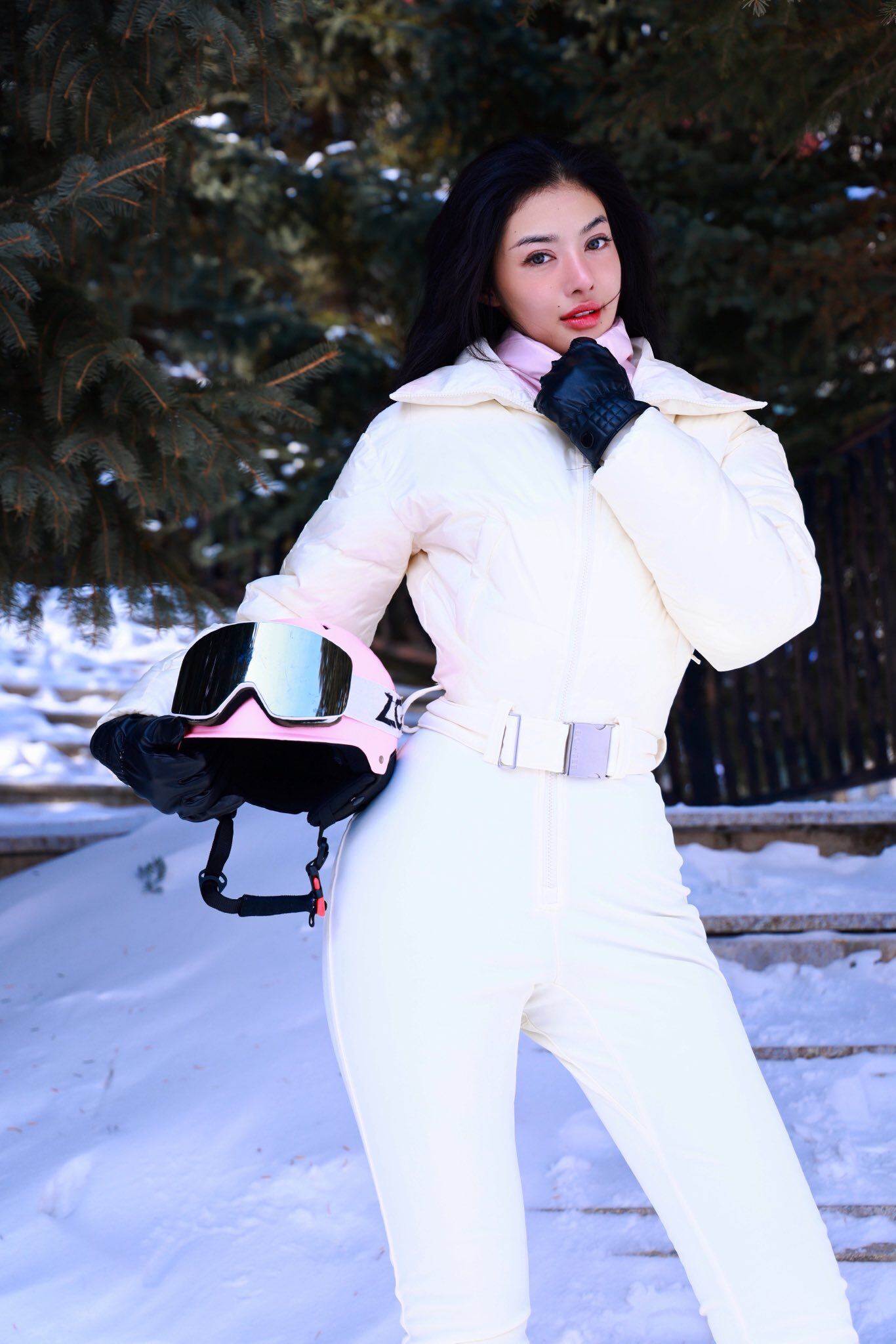 2 mỹ nhân tên Loan hot nhất hiện nay: Người sang chảnh chuẩn amp;#34;phú bàamp;#34;, người suýt bị gia đình từ mặt vì amp;#34;dao kéoamp;#34; - 20