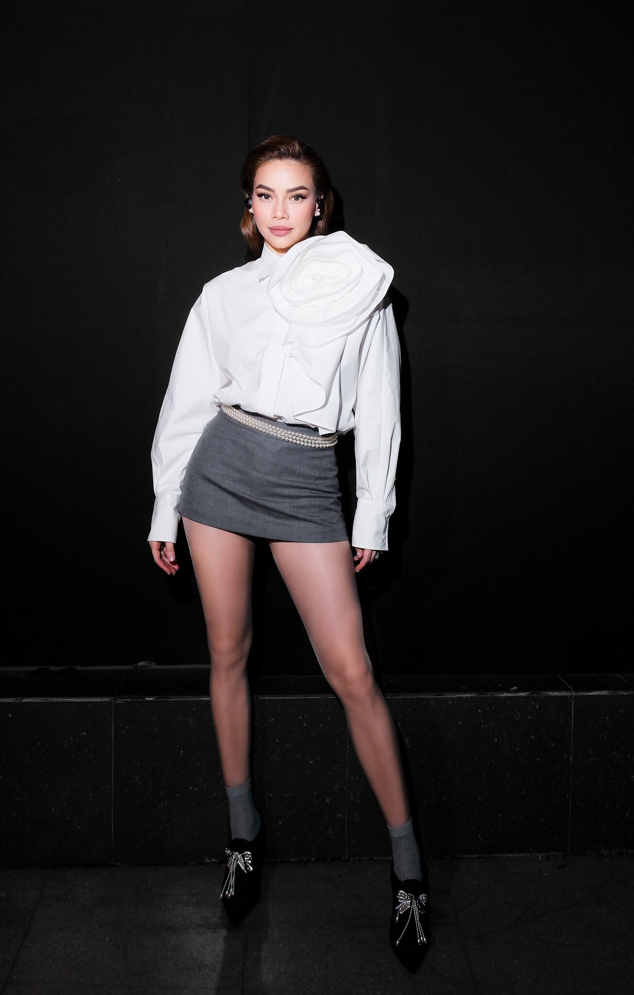 4 mỹ nhân Việt sở hữu amp;#34;cặp kiếm Nhậtamp;#34; đẹp nõn nà: Hồ Ngọc Hà trắng không tì vết, cái tên cuối mới bất ngờ - 3