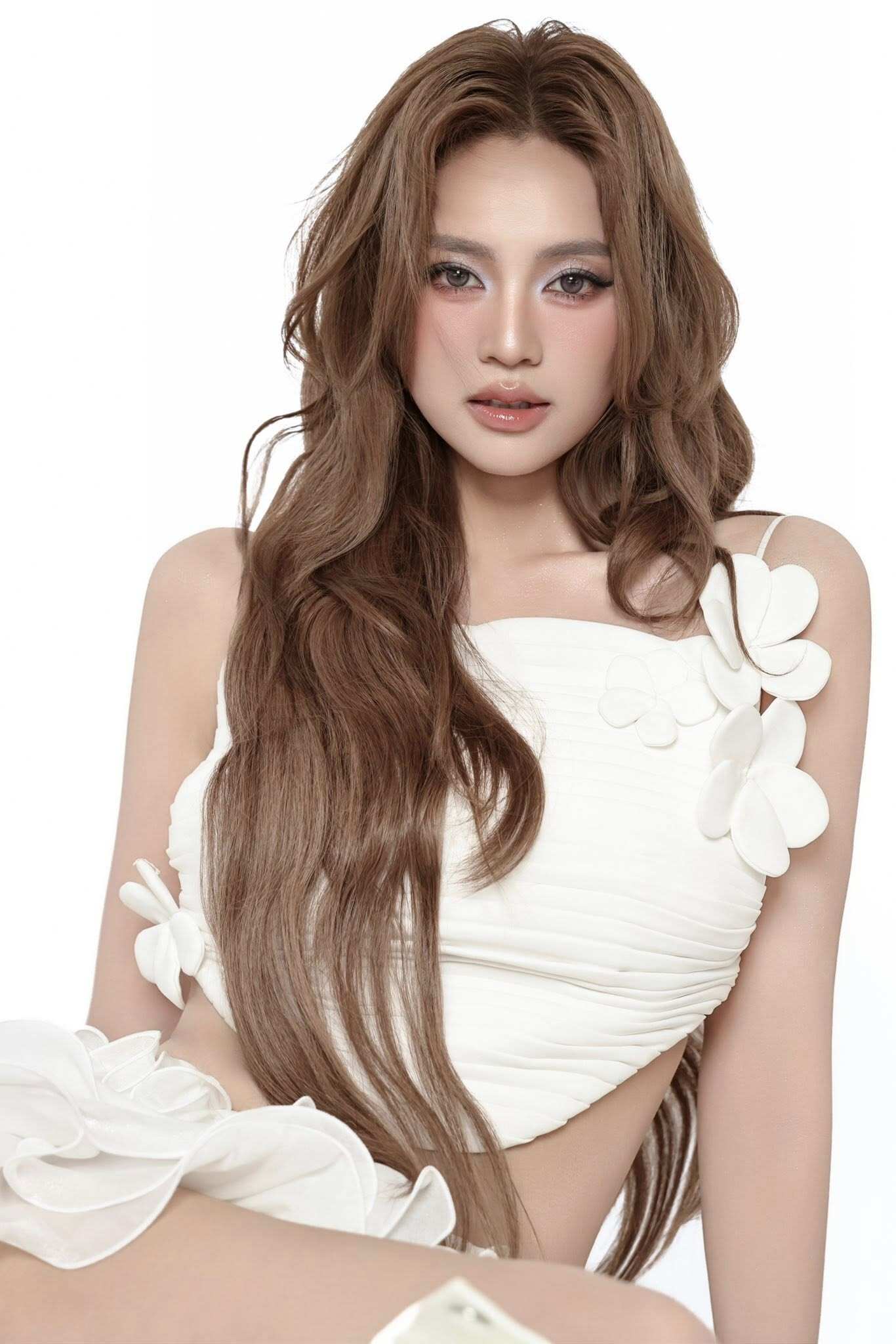 Mỹ nhân Việt lần đầu lọt đề cử Top 100 gương mặt đẹp nhất thế giới, visual amp;#34;chấpamp;#34; camera thường, body căng tràn mướt mắt - 10