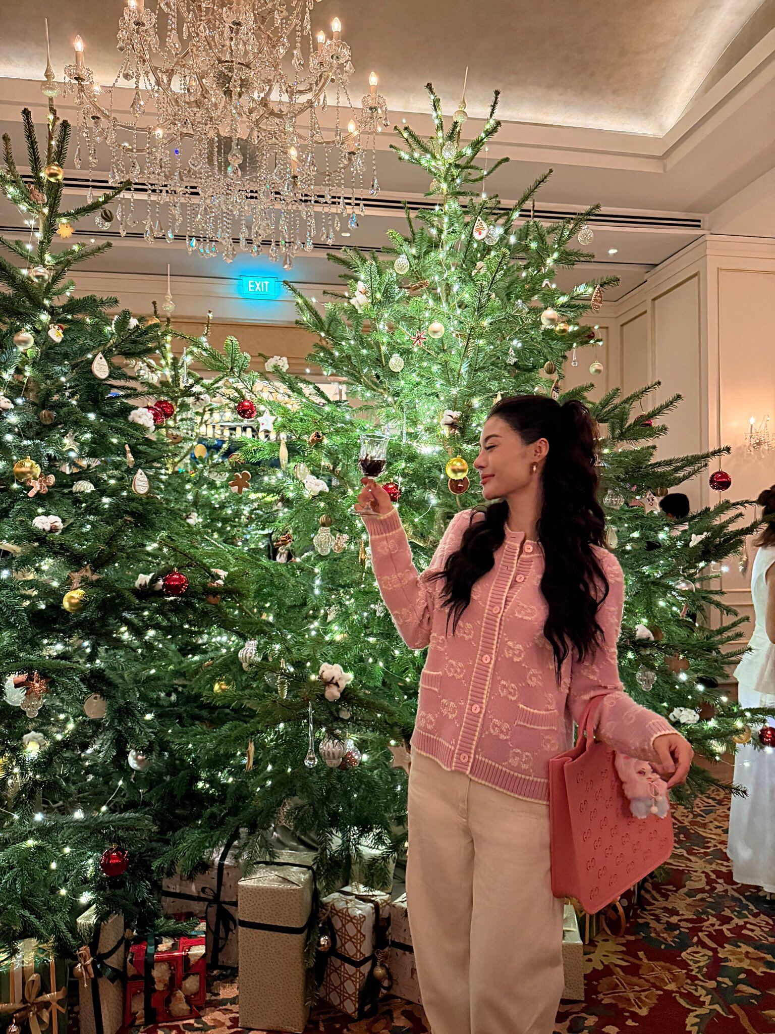 2 mỹ nhân tên Loan hot nhất hiện nay: Người sang chảnh chuẩn amp;#34;phú bàamp;#34;, người suýt bị gia đình từ mặt vì amp;#34;dao kéoamp;#34; - 19