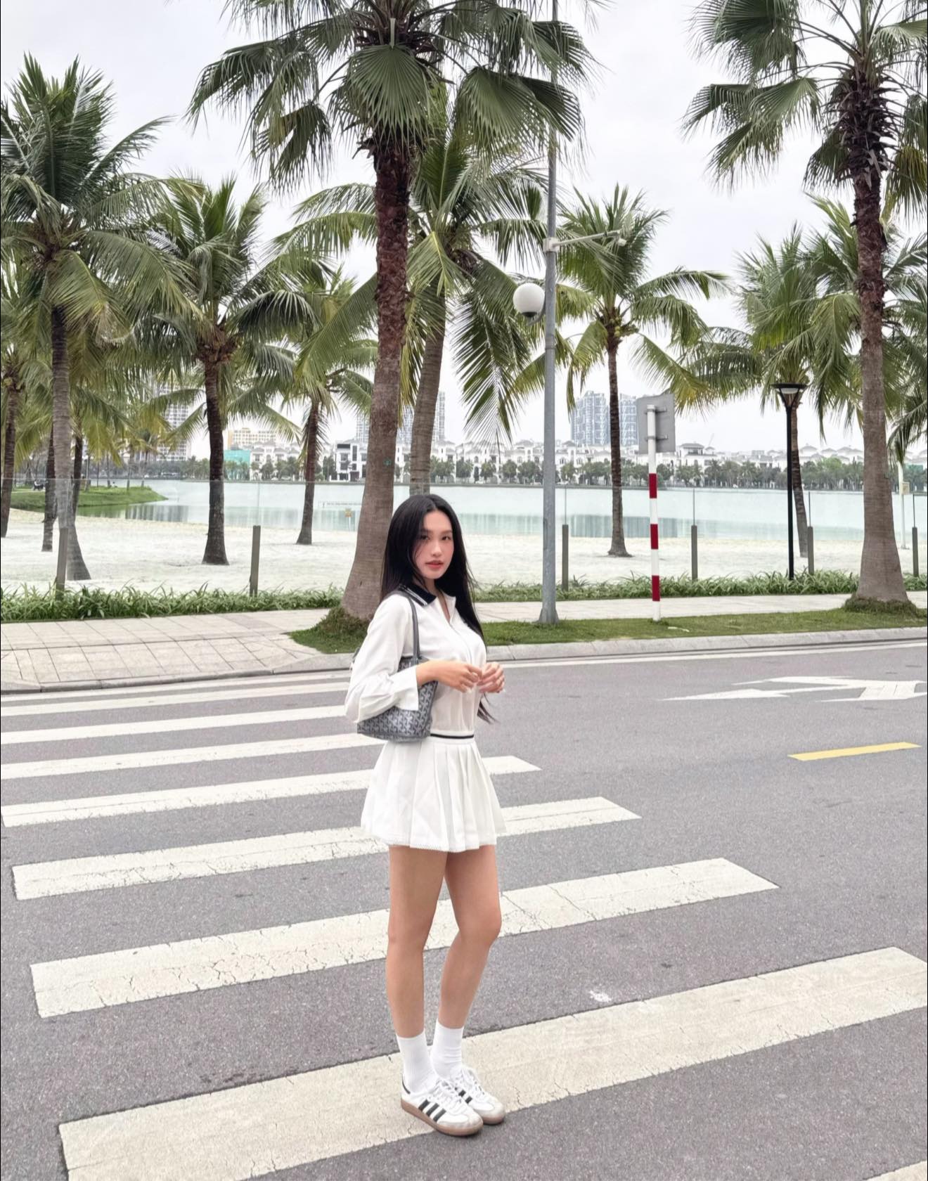 4 mỹ nhân Việt sở hữu amp;#34;cặp kiếm Nhậtamp;#34; đẹp nõn nà: Hồ Ngọc Hà trắng không tì vết, cái tên cuối mới bất ngờ - 17