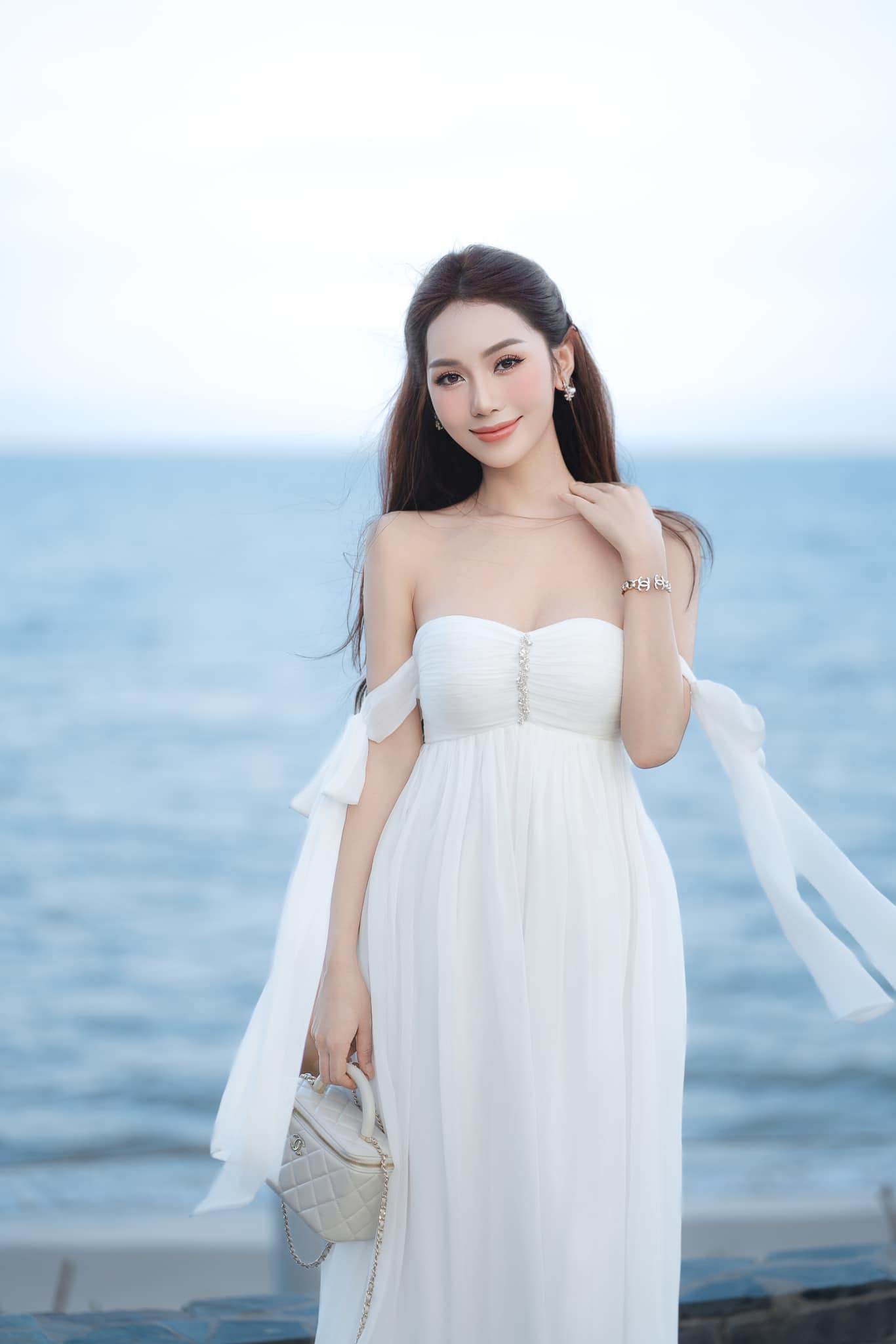 Hot girl Việt trên mạng xinh như hoa nhưng amp;#34;lộ nguyên hìnhamp;#34; qua camera thường, mê cắt xẻ táo bạo khoe body amp;#34;bốc lửaamp;#34; - 8