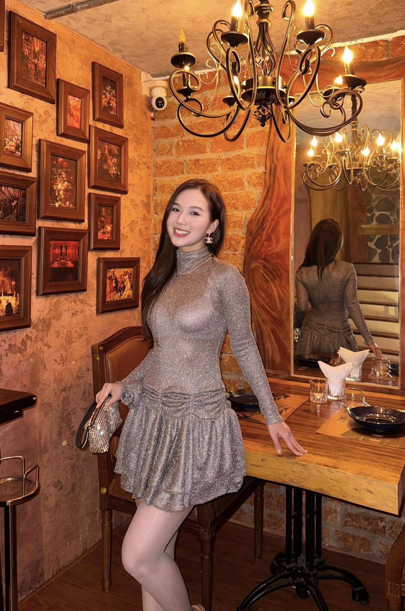 Cô y tá xinh đẹp amp;#34;cả nước biết mặtamp;#34; diện bikini nhỏ xíu, sau sinh nở toàn amp;#34;hở bạoamp;#34; khoe đường cong đẹp hút hồn - 5