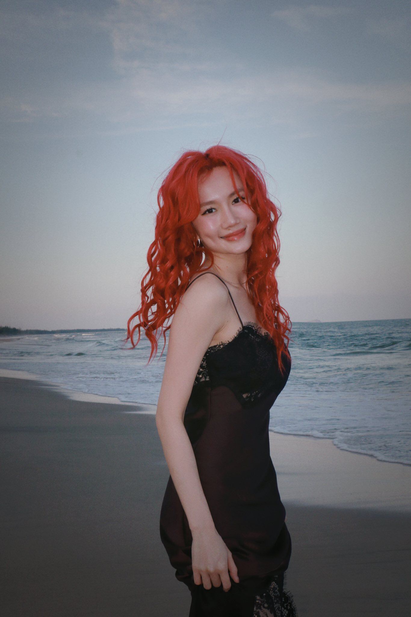 Gu thời trang nóng bỏng, khoe đường cong đẹp hút hồn của chị họ Phan Hiển - ca sĩ Hoàng Mỹ An.