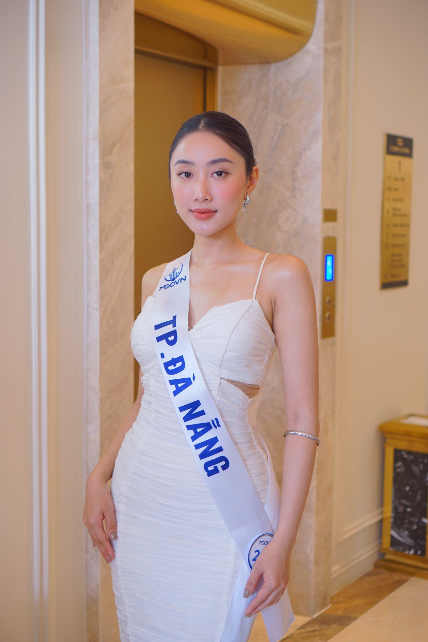 Nữ MC gây sốt khi amp;#34;đọ sắcamp;#34; bên Top 2 Miss Cosmo: Thi Hoa hậu lọt Top 20, visual như amp;#34;sinh đôiamp;#34; với Phương Linh - 3