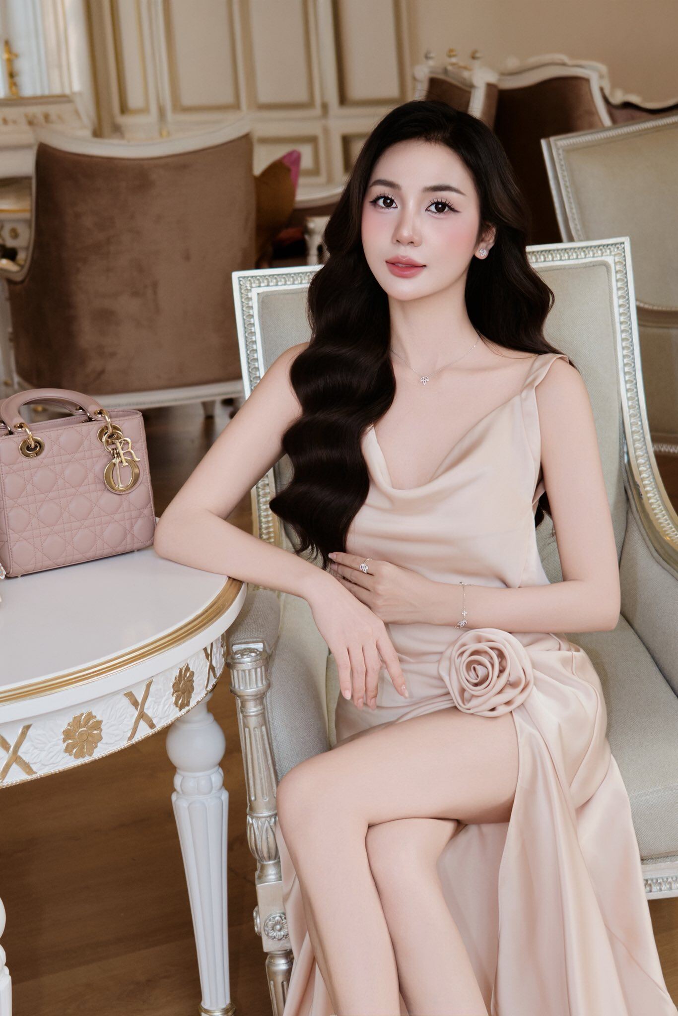 Hot girl Việt trên mạng xinh như hoa nhưng amp;#34;lộ nguyên hìnhamp;#34; qua camera thường, mê cắt xẻ táo bạo khoe body amp;#34;bốc lửaamp;#34; - 9