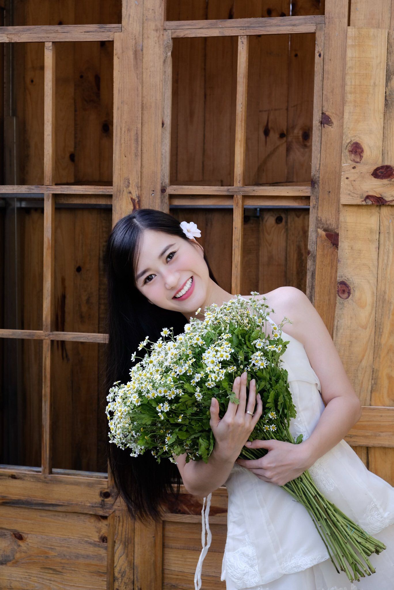 Thời trang trẻ trung, hack tuổi trông thấy của Lâm Vỹ Dạ sau khi giảm thành công 14kg.