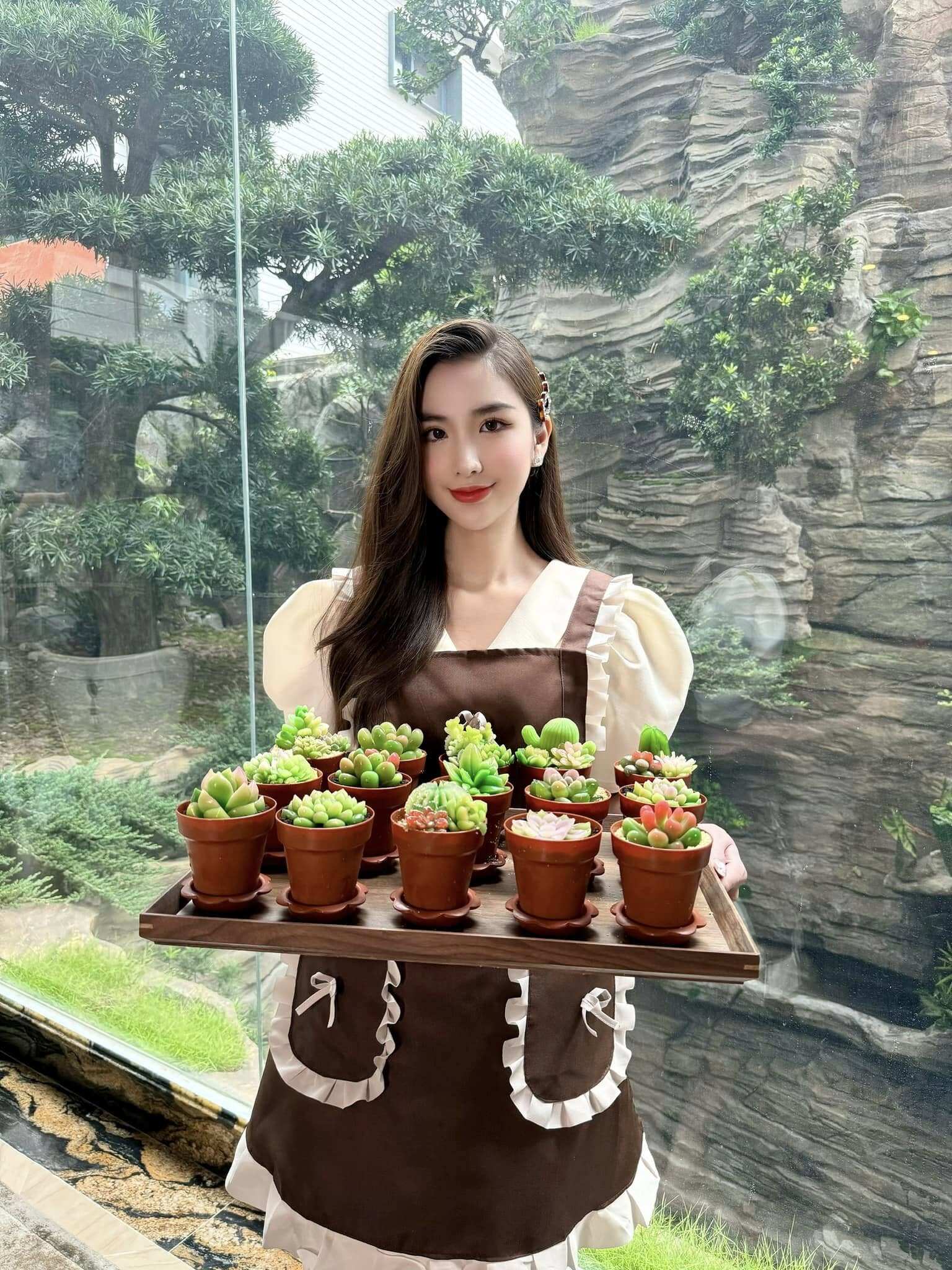 2 mỹ nhân tên Loan hot nhất hiện nay: Người sang chảnh chuẩn amp;#34;phú bàamp;#34;, người suýt bị gia đình từ mặt vì amp;#34;dao kéoamp;#34; - 4