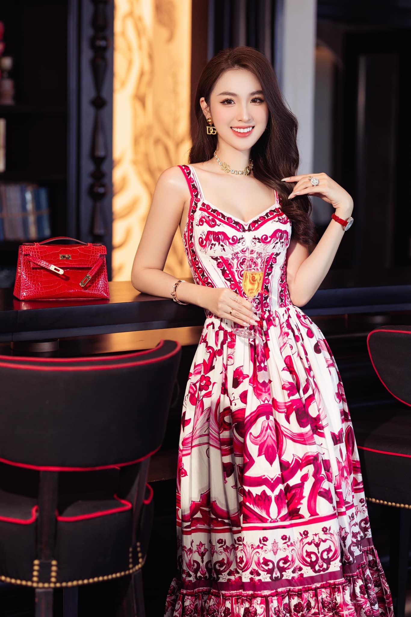 2 mỹ nhân tên Loan hot nhất hiện nay: Người sang chảnh chuẩn amp;#34;phú bàamp;#34;, người suýt bị gia đình từ mặt vì amp;#34;dao kéoamp;#34; - 8