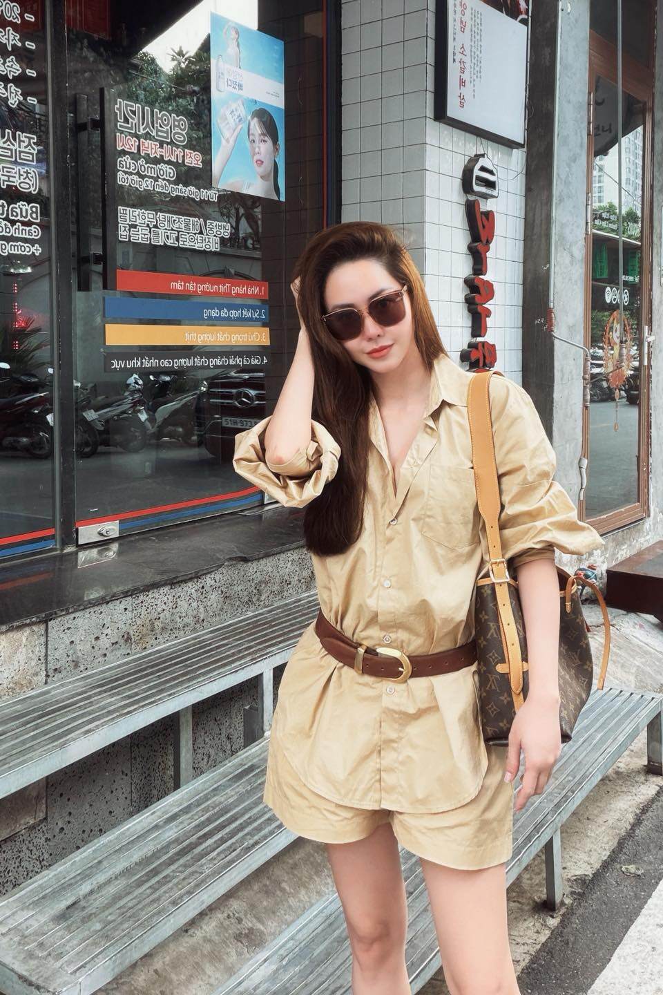 Thời trang hack tuổi của diễn viên Tường Vi. 