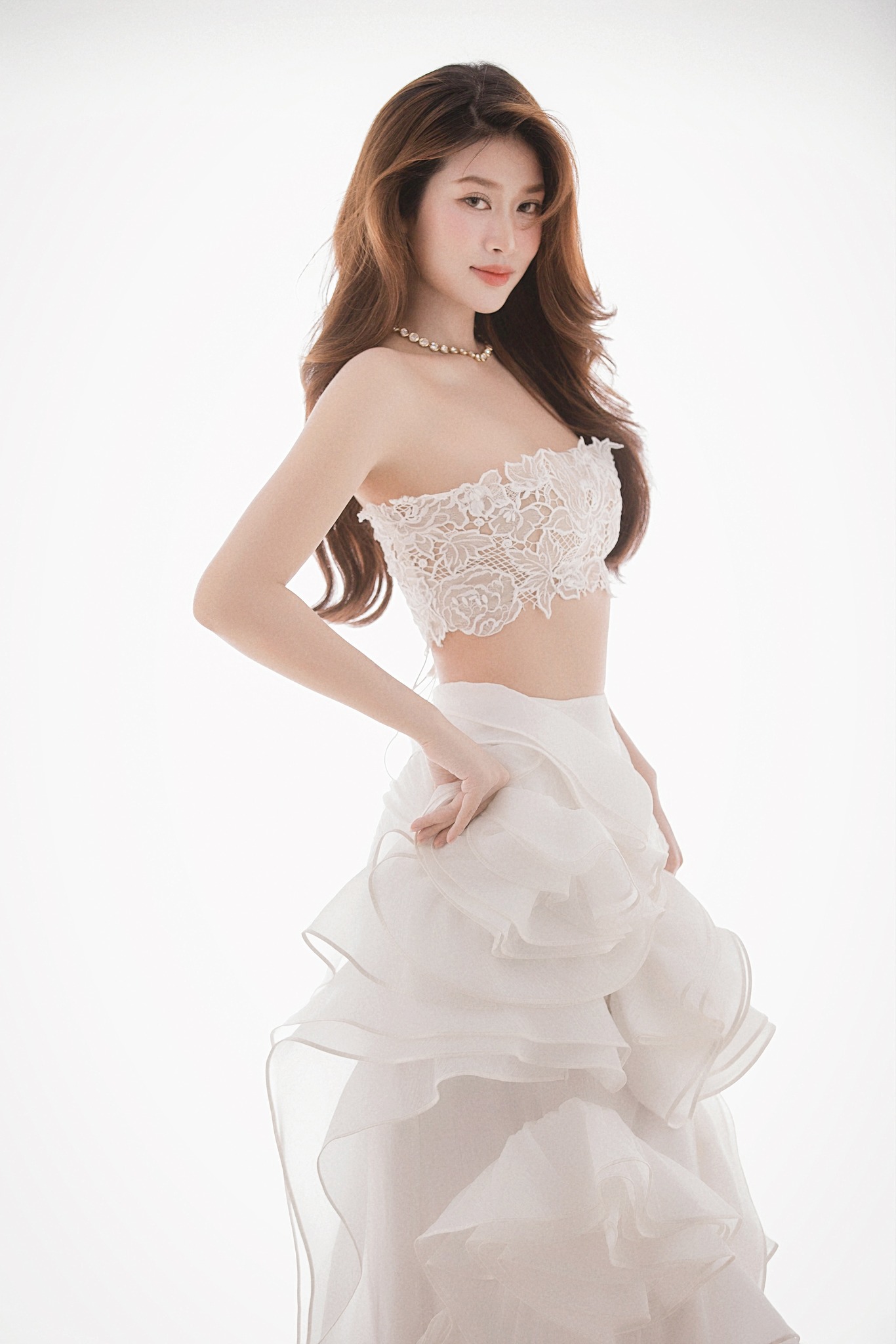 Hoa hậu Việt lọt đề cử Top 100 gương mặt đẹp nhất thế giới: Từng nặng 75kg, sở hữu 1 điểm khiến netizen amp;#34;xin víaamp;#34; - 8