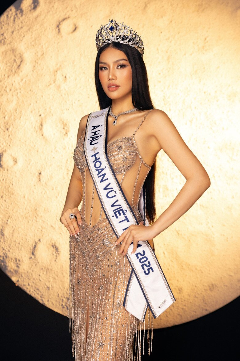 Với học vấn tốt, phong thái tự tin và nhan sắc nổi bật, Đỗ Cẩm Ly được khán giả kỳ vọng sẽ có cơ hội đại diện Việt Nam tham gia một cuộc thi sắc đẹp quốc tế.