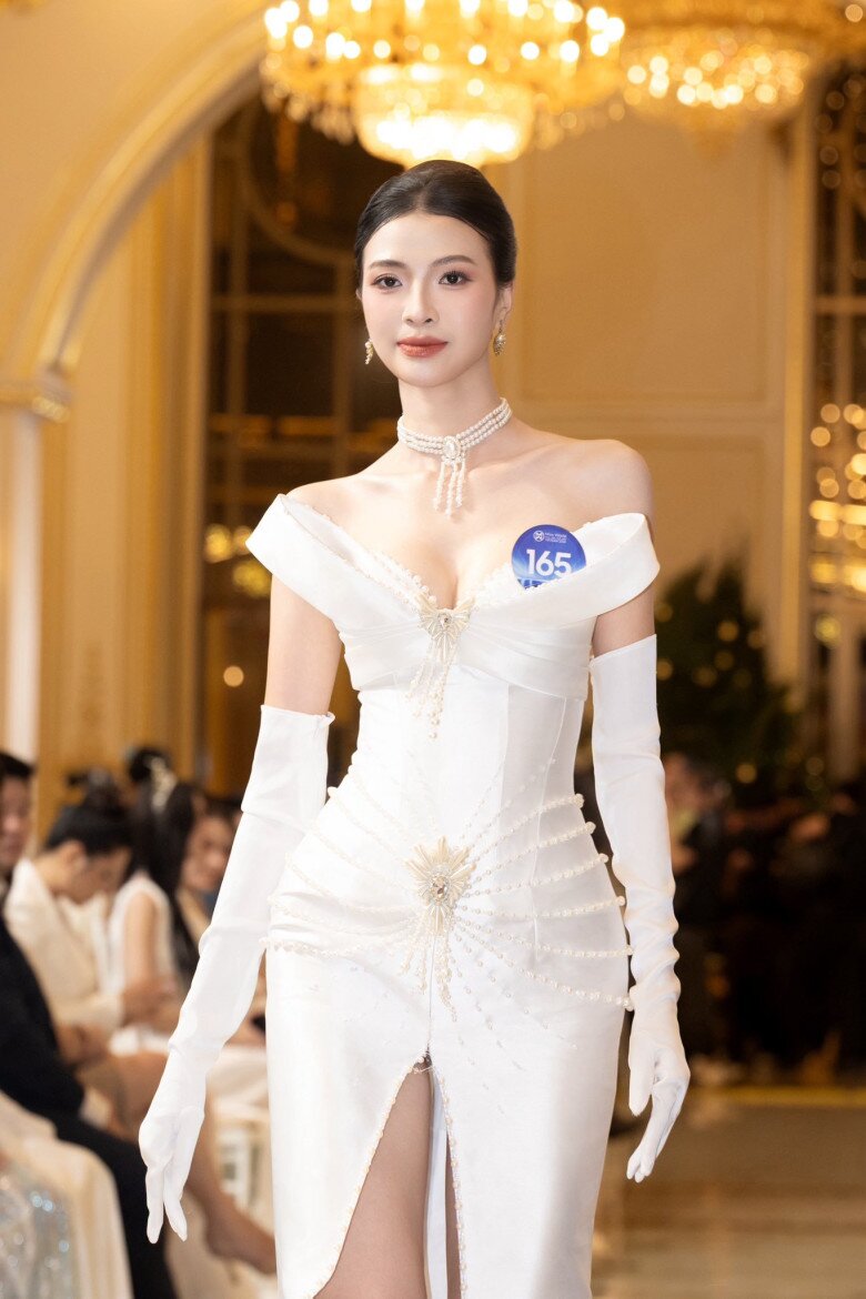 Với nền tảng học vấn tốt cùng sắc vóc nổi bật, Tuyên Dương đang là một trong những thí sinh gây chú ý tại Miss World Vietnam 2025.