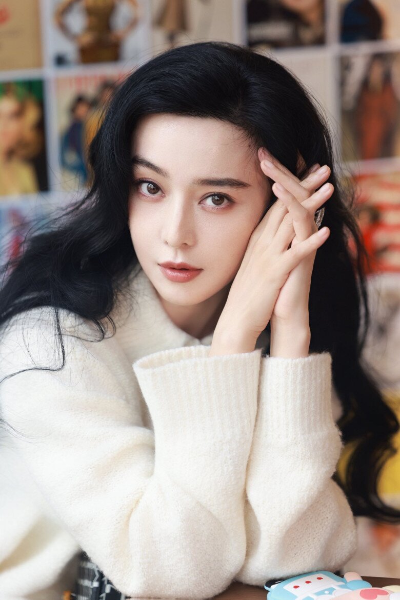 Ở tuổi 45, Phạm Băng Băng vẫn được xem là búp bê sống xứ Trung nhờ nhan sắc thách thức thời gian và vóc dáng ổn định. Phía sau vẻ ngoài ấy là lối sống kỷ luật, ăn uống khoa học và những thói quen duy trì bền bỉ suốt nhiều năm.