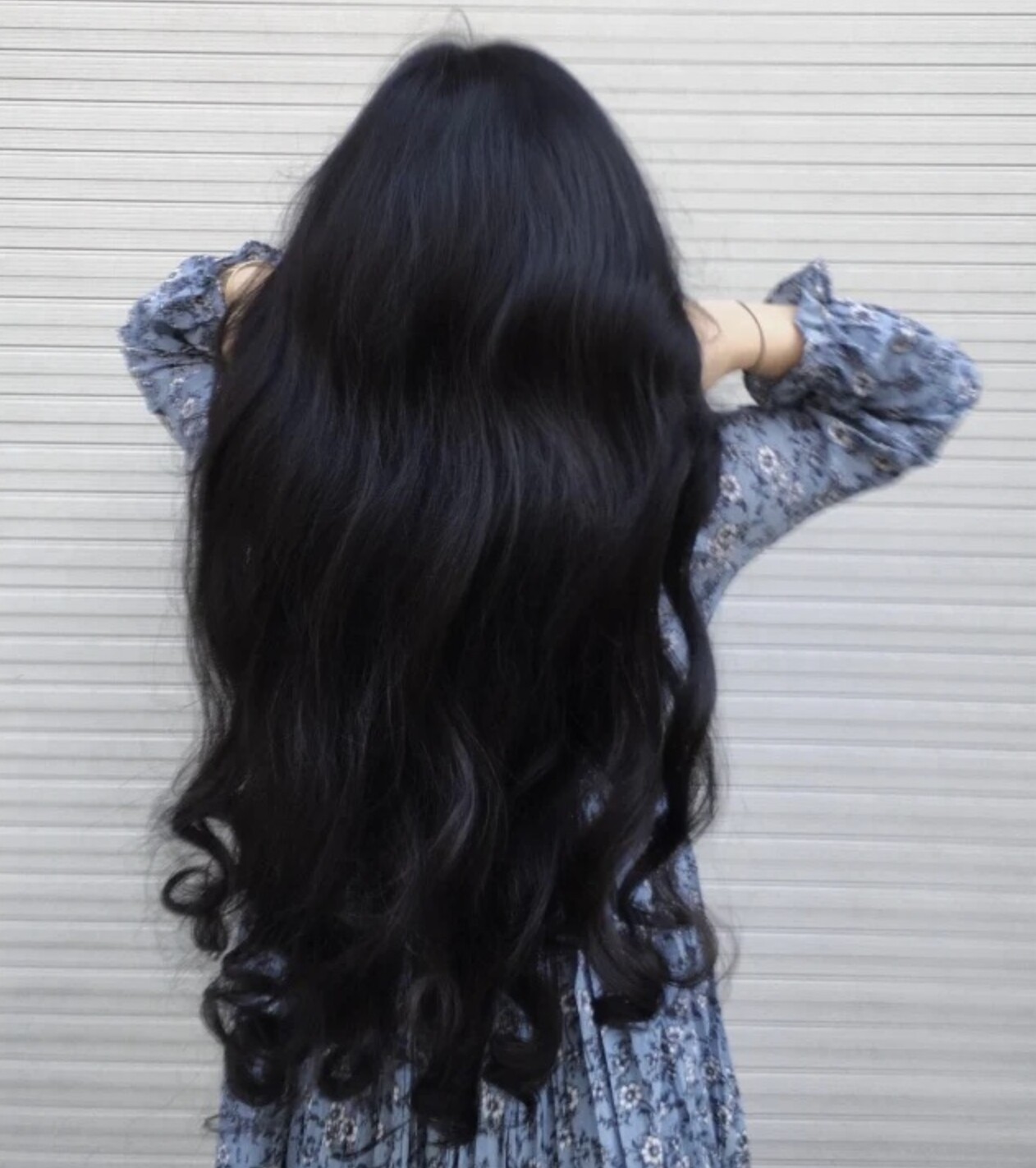 Trong chăm sóc tóc, nước gừng pha loãng dùng để ủ hoặc massage da đầu giúp da đầu thông thoáng, hỗ trợ tóc chắc khỏe, giảm xẹp bết.