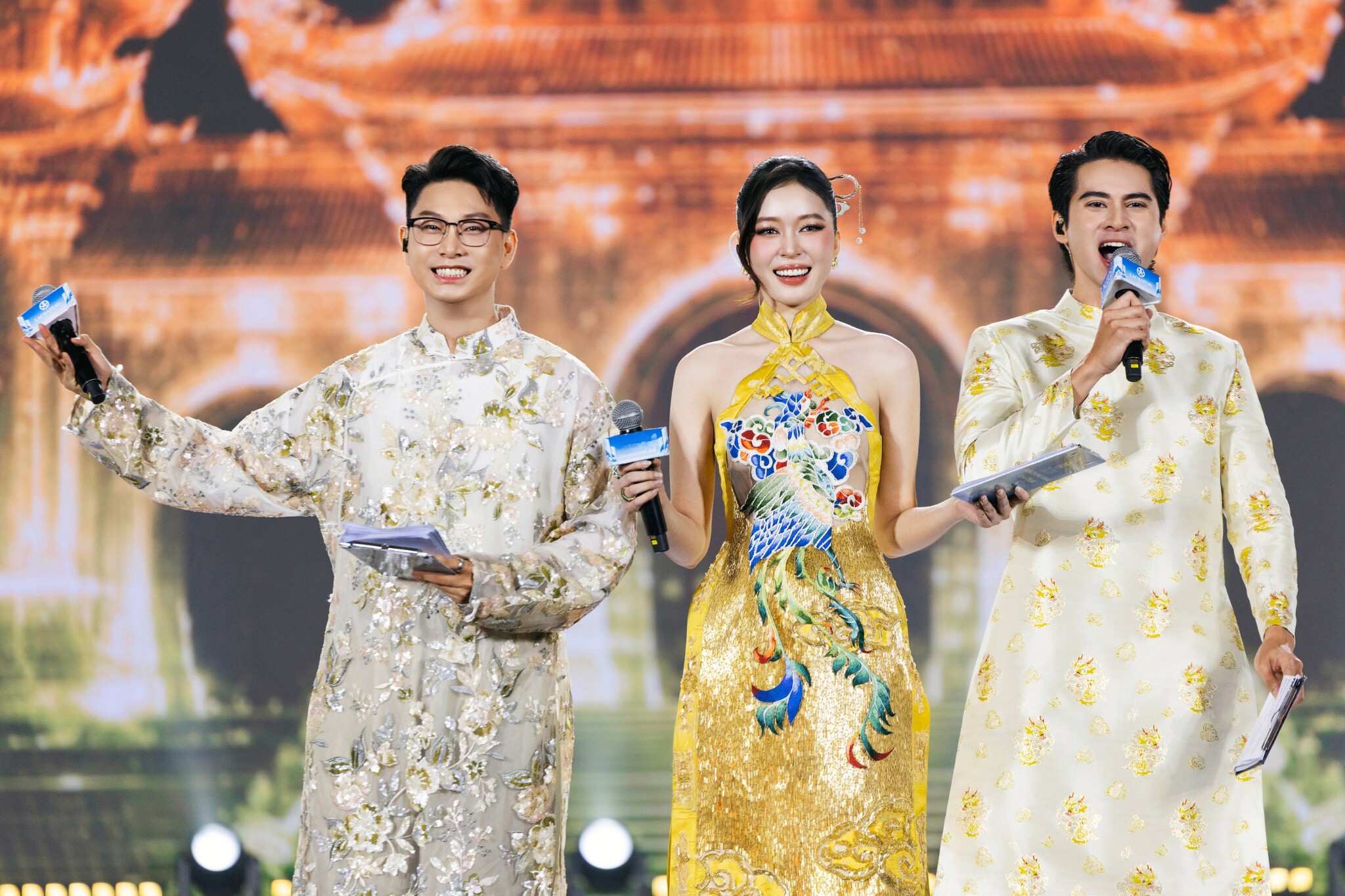 MC Trọng Hiền - Hoa hậu Kiều Duy và Nam vương Tuấn Ngọc đảm nhận vai trò MC tại Chung khảo Miss World Vietnam 2025.