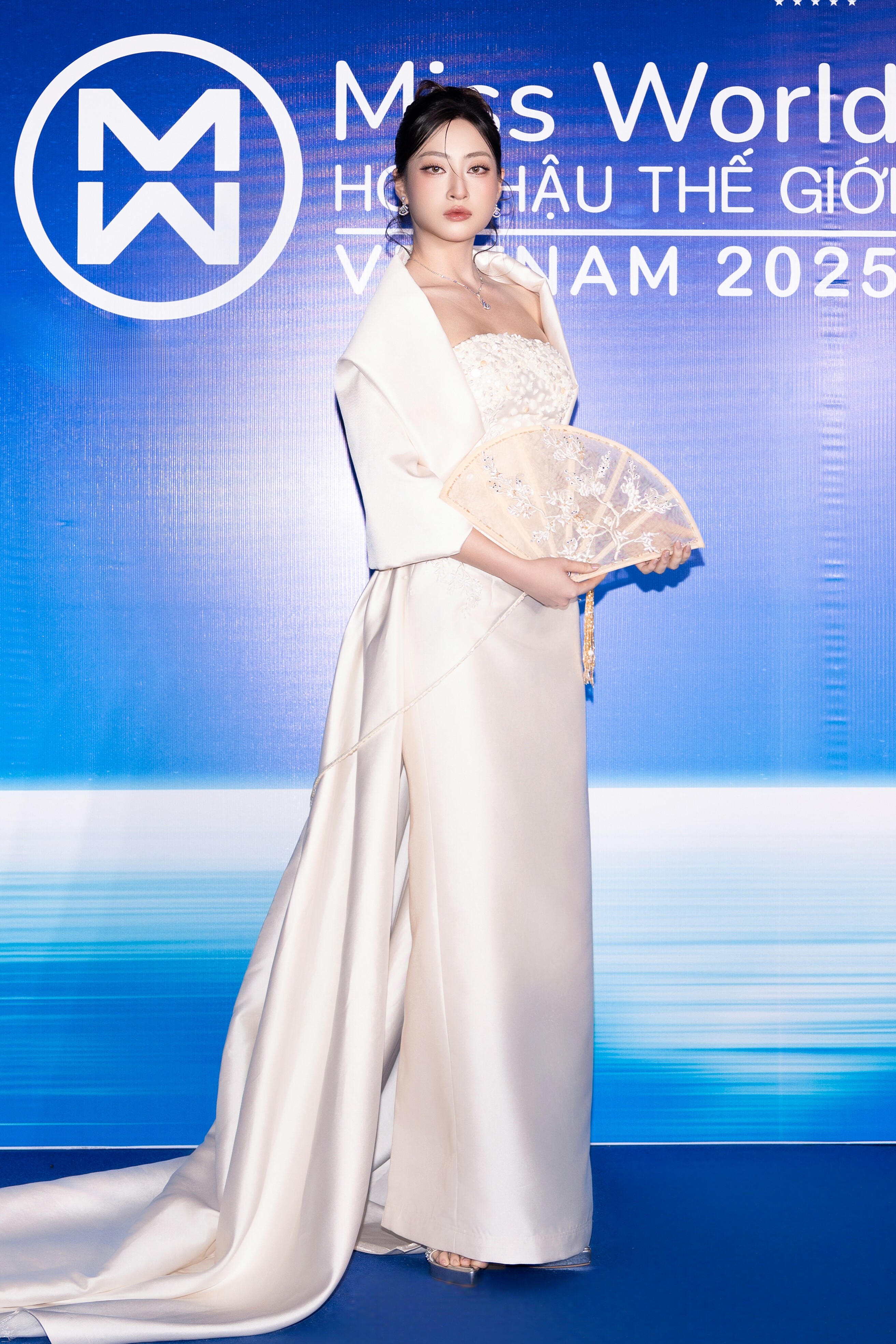 6 năm sau thành tích top 12 Miss World 2019, Hoa hậu Lương Thuỳ Linh thể hiện sự đa tài ở nhiều lĩnh vực. Tại Miss World Vietnam 2025, cô đảm nhận vai trò Phó ban giám khảo.