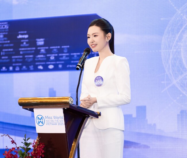 Lê Phương Khánh Như gây sốt mạng xã hội với phần hùng biện cho câu hỏi Nếu cả đời không rực rỡ thì sao?