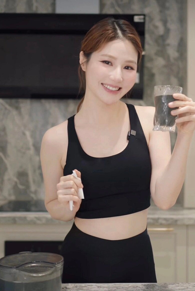 Sắc vóc gái một con Diễm My 9X.