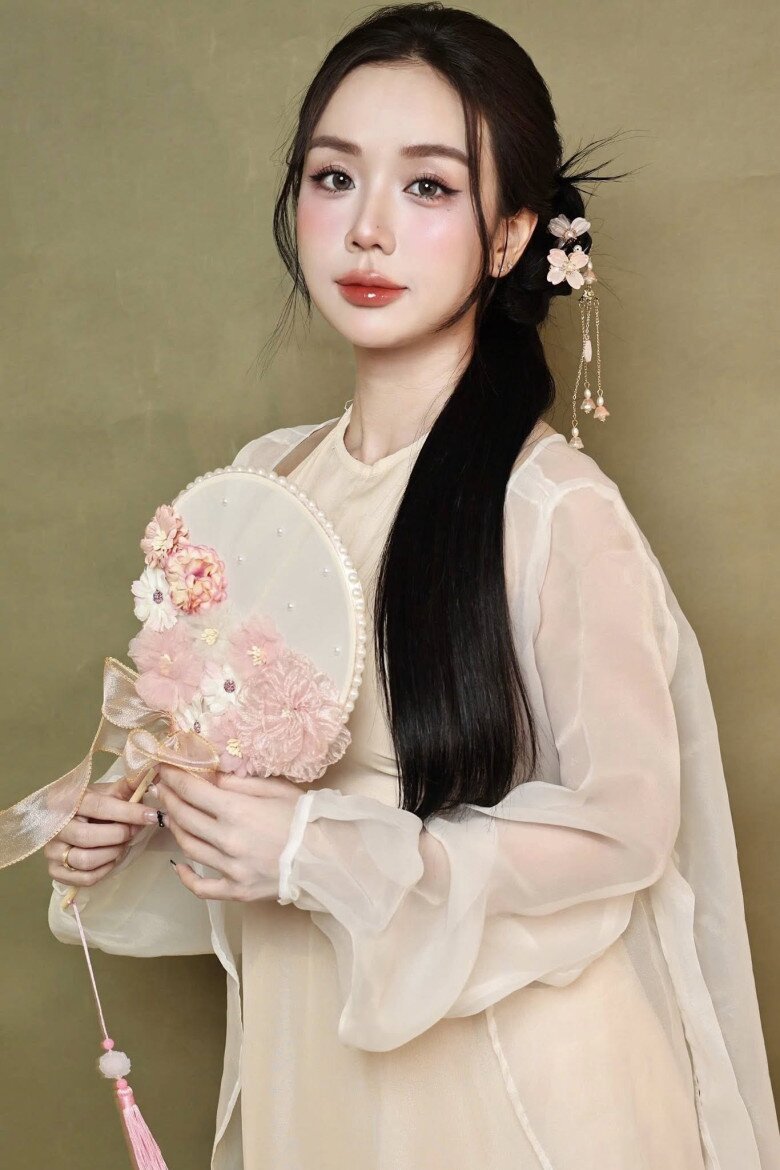 Nhan sắc xinh đẹp của hot girl Cindy Lư ở tuổi 30. 