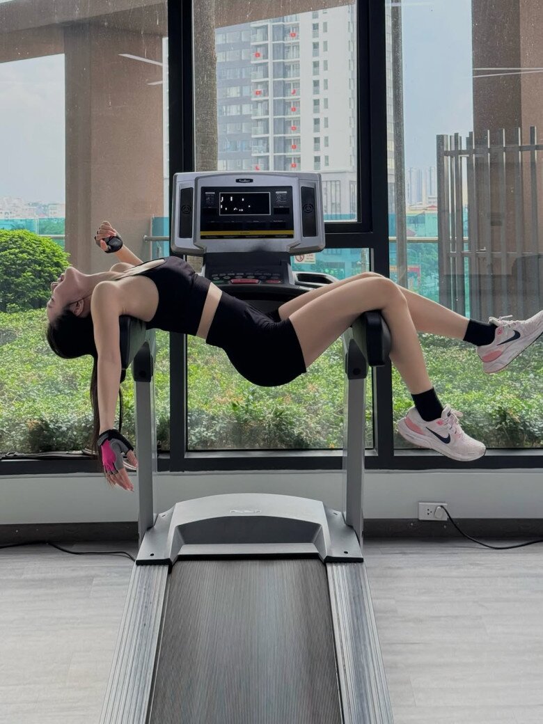 Trên trang cá nhân, Hồng Tuyết chăm chỉ chia sẻ hình ảnh tập luyện để giữ dáng.