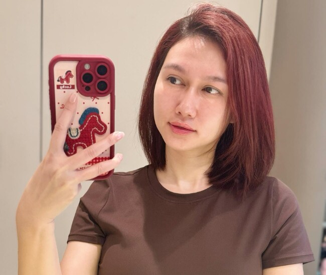 Diễn viên Hương Giang khoe cận mặt mộc sau 1 năm hạ sinh quý tử. 