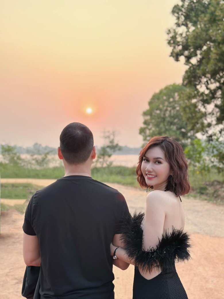 Ở tuổi 37, Hương Giang được khen ngợi ngày càng nhuận sắc sau 2 lần sinh nở.