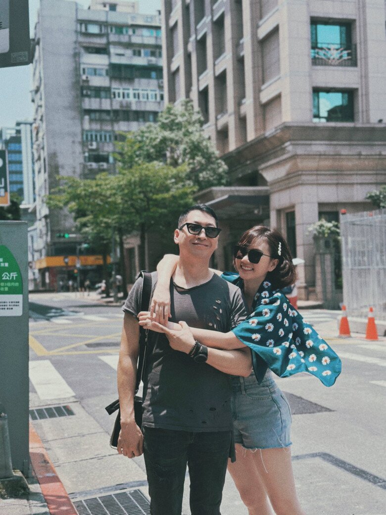 Hương Giang thoải mái chia sẻ những khoảnh khắc tình tứ bên chồng doanh nhân.