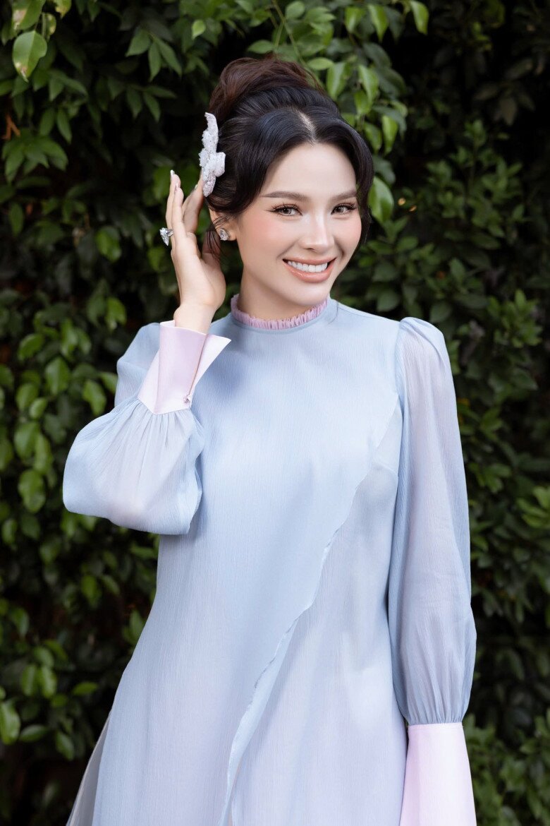 Phương Trinh Jolie là một trong những mẹ bỉm Vbiz sở hữu body nuột nà cùng phong cách thời trang táo bạo.