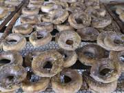 Lifestyle - Loại cá có tên lạ "uốn tròn" bày lên mâm cúng, là đặc sản được ưa chuộng dịp Tết Nguyên đán, 180.000 đồng/kg