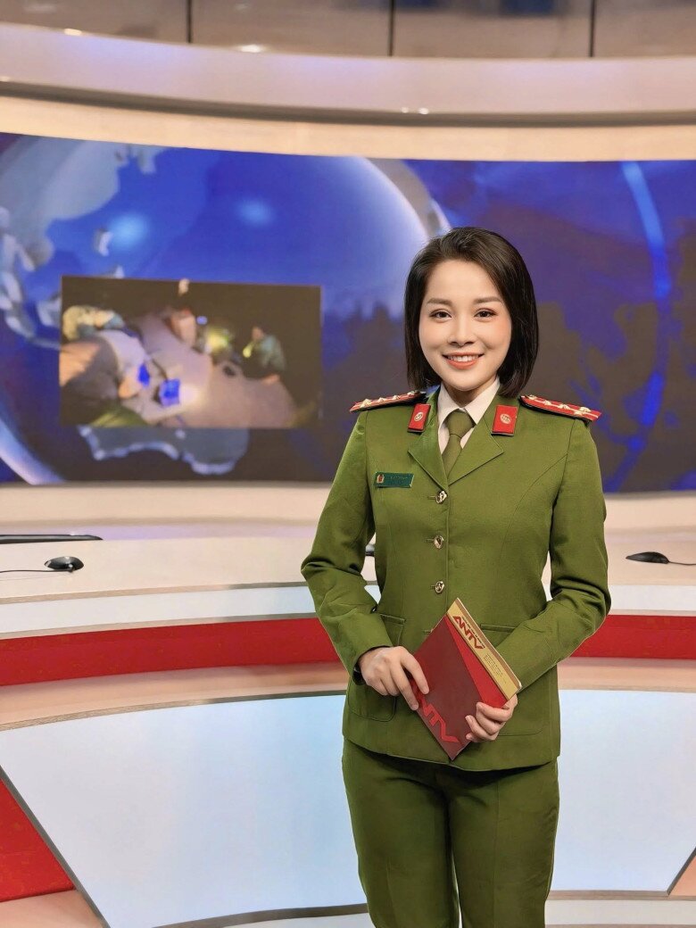 Những năm qua, Lê Minh Hương được biết đến với vai trò là MC, BTV cho kênh truyền hình Công an Nhân dân - ANTV. 