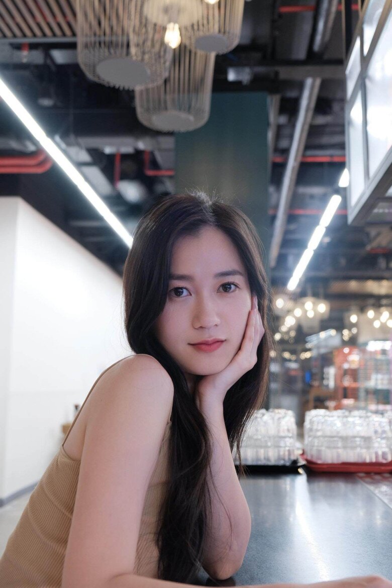 Nhan sắc được khen lão hoá ngược của Lâm Vỹ Dạ ở tuổi 37.