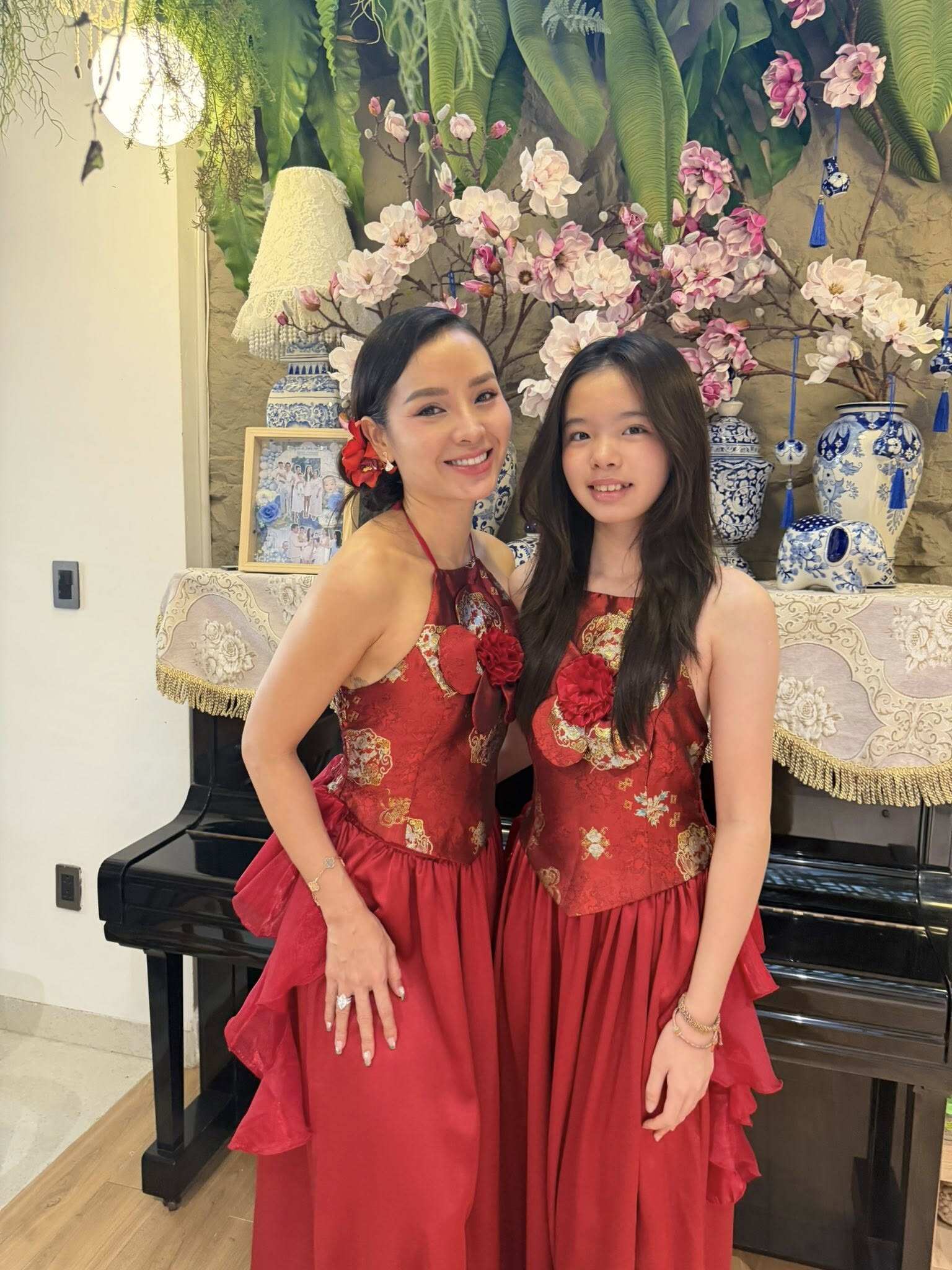 Con gái lớn của Phương Trinh Jolie là bé Mia (13 tuổi) sở hữu chiều cao vượt trội và vẻ ngoài xinh xắn. 
