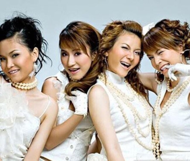 Nhan sắc của Yến Trang (thứ 3 từ trái sang phải) thời điểm còn hoạt động với vai trò là thành viên nhóm nhạc Mây Trắng.