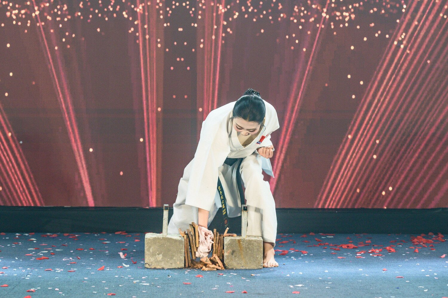 Thí sinh Lê Thị Trang - SBD 273 chiến thắng tại phần thi Người đẹp tài năng, giành tấm vé vào thẳng top 20 chung cuộc.