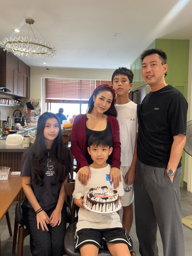 Tổ ấm hạnh phúc của Ốc Thanh Vân và Trí Rùa bên cạnh 3 con khiến nhiều người ngưỡng mộ. 