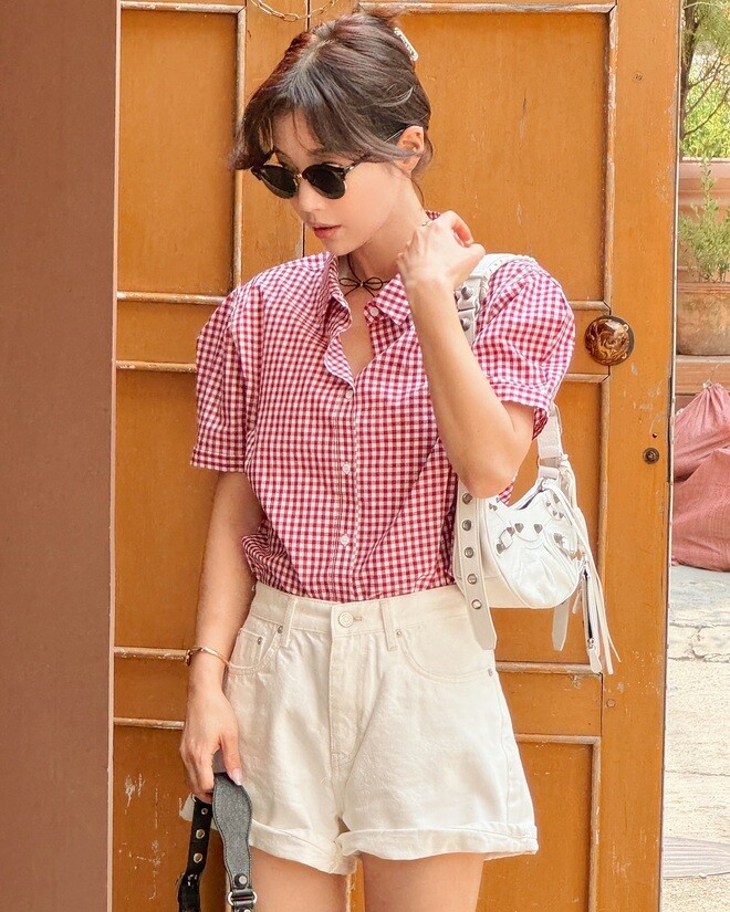 Chiếc áo mùa hè được chị em thi nhau săn đón: Mặc lên trẻ hơn tuổi, phối đơn giản vẫn sang  - 9