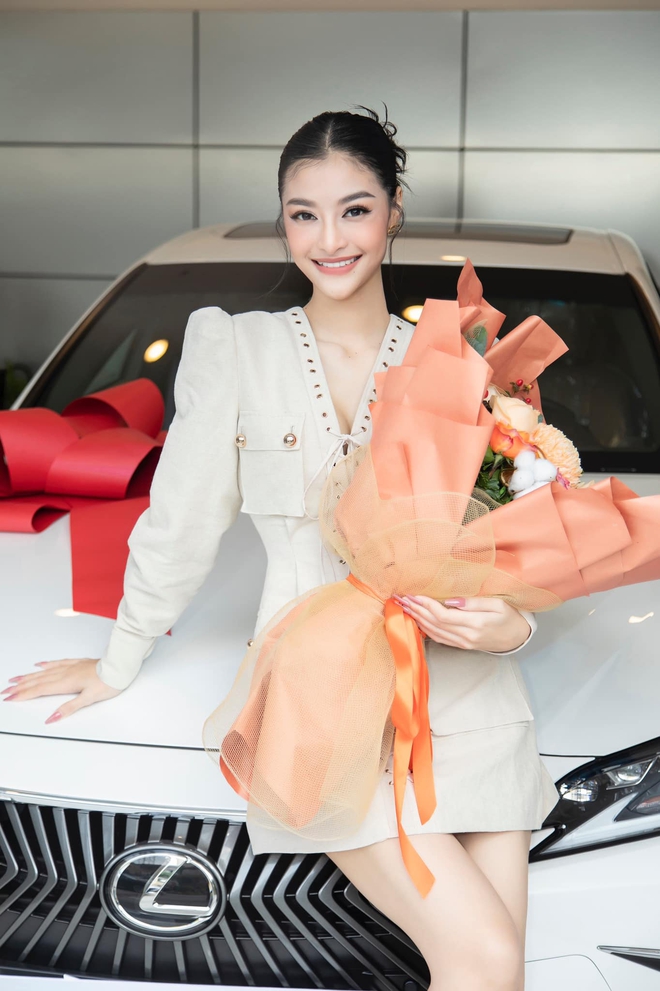 2 mỹ nhân tên Loan hot nhất hiện nay: Người sang chảnh chuẩn amp;#34;phú bàamp;#34;, người suýt bị gia đình từ mặt vì amp;#34;dao kéoamp;#34; - 17