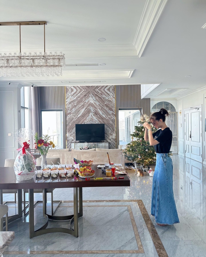 Kiều Loan sở hữu penthouse bề thế ở tuổi 26.