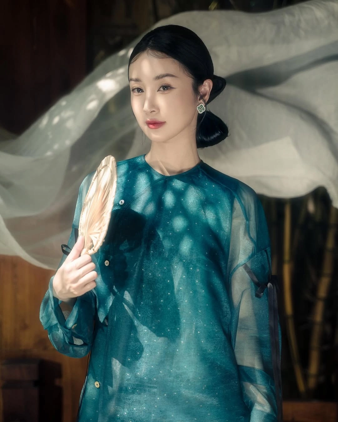 Người tuổi Hợi sẽ được tiếp thêm năng lượng tích cực khi diện xanh lục, đen hoặc xanh dương trong ngày đầu năm.