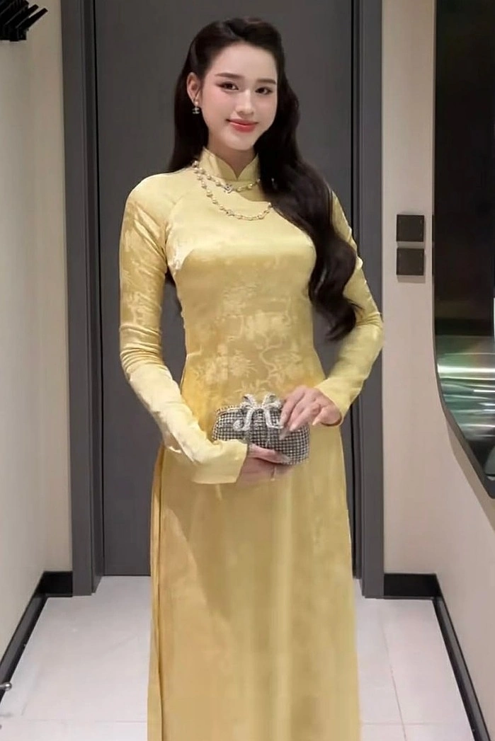 Người tuổi Tỵ hợp với vàng, nâu, be và xanh lục - những gam màu mang lại sự ổn định, sáng suốt và thuận lợi trong các quyết định đầu năm.